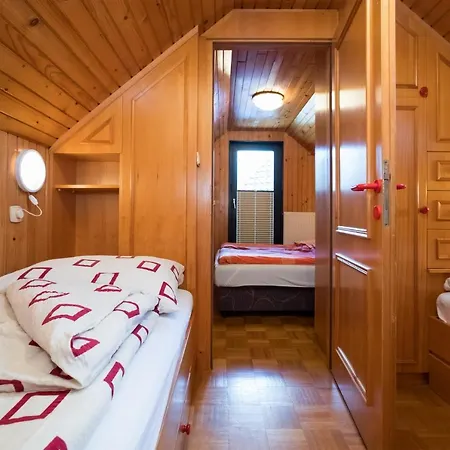 Pocitniska Hisa Zvan Ferienhaus